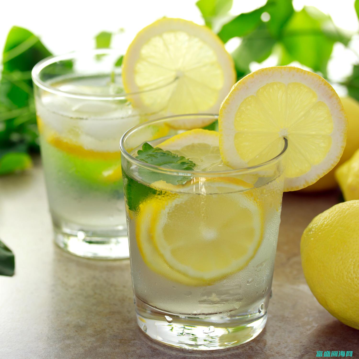 了解每天喝柠檬水能给你的身体带来的15